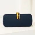 Bolso de noche tipo sobre de piel PU con estampado de cocodrilo azul oscuro y anillos. - Azul