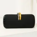 Elegante bolso de mano tipo sobre de piel PU con estampado de cocodrilo negro. - Negro