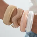 Chunky acrylic resin bangle set of four featuring neutral beige, wavy brown, pink and white. - Resin Bangle (6851601)