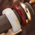 Minimalist chunky acrylic resin and gold metal bangles set, stylish women jewelry accessory. - Resin Bangle (6805101HB)