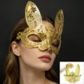 Detailansicht einer atemberaubenden goldenen Hasen-Maske aus Metall mit Strasssteinen für Partys. - Kaninchen / Gold