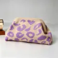 Borsa a pochette in maglia con motivo viola, elegante borsa beige, morbida borsa casual. - Leopardo Viola