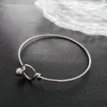 Bracelet jonc en métal argenté minimaliste avec nœud de boucle unique élégant bijoux - 02-D3 Jonc Boucle Perle en Acier Titane Argenté