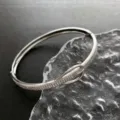 Bracelet jonc en metal argente avec boucle et strass, accessoire de mode minimaliste chic. - 1-8#21 Jonc Boucle de Ceinture Plaqué Argent