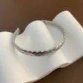 Bracelet jonc ouvert tressé argenté bijou minimaliste en métal chic et élégant - 05-D15 Jonc Blé en Acier Titane Argenté