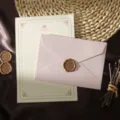 Ensemble de papeterie vintage avec enveloppe texturee papier a lettre et cachet de cire pour lettres. - Rose