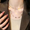 Delicate gelaagde ketting met kleurrijke natuurstenen bedels aan een fijne ketting. - Dubbellaagse Kubussteen Halsketting