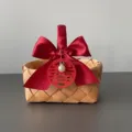 Handgemaakte houten geweven geschenkmand met rode strik, perfect voor huwelijksbedankjes. - Ovale Mand Festieve Stijl (Montage Vereist)