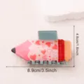 Süsser bleistiftförmiger Haarklammer Clip mit Herzchen Druck, stilvolles Harz Haaraccessoire Alltag. - Rosa Herz-Stil (D17-4-5)