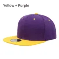 Lila-gelbes Snapback-Cap Detail, flacher Schirm, Sechs-Panel-Design mit bestickten Ösen. - Gelb und Lila