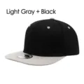 Klassische schwarz hellgraue Snapback Cap, flache Krempe, sechs Panel Baseballkappe mit Ösen. - Hellgrau + Schwarz