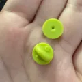 Grüne Gummi Pin Rückseiten Ersatz, sichere Schmetterlingskugeln für DIY Broschen und Abzeichen. - Grasgrüne Gummi-Anstecknadel-Rückseite (1 Stk.)