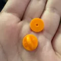 PVC Gummi Pin Rueckseiten Ersatz, orange Schmetterling Verschluesse fuer Broschen DIY. - Orangerote Gummi-Anstecknadel-Rückseite (1 Stk.)