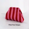 Borsa cosmetica in maglia a righe rosa, pochette retrò per organizzare il trucco quotidiano. - Strisce Sottili Rosa