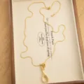Collana lunga minimalista con ciondolo racchetta da tennis oro e perla gioielli da donna. - Collana racchetta da badminton / Oro