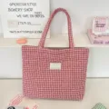 Κόκκινη λευκή καπιτονέ τσάντα με καρό καρδιές λεπτομερής όψη, μεγάλη τσάντα ώμου. - Κόκκινο Καρό Πάστα Φασολιού
