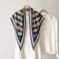 Élégant foulard en soie pour femme châle triangulaire avec motif chaîne mode polyvalent - 135x80cm / RY-19