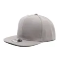 Gorra snapback gris de ala plana, sombrero de hip hop elegante para ocio y uso al aire libre. - Ajustable / Gris claro