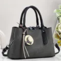 Medium / Black