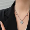 Style Pendentif Cœur Damier Noir et Blanc (XL1435)