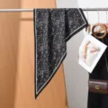 Zwart Met Oranje Bloemenprint