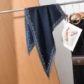 Donkerblauw Rand Met Letters