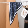 Donkerblauw Geometrische Print