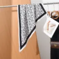 Zwart-wit Geometrische Letter