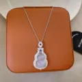 Small Gourd Pendant (W1329)