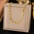 Necklace / Gold