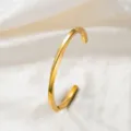 Gedrehter Offener Armreif (Z341) / Gold