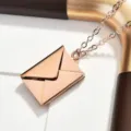 Umschlag mit Postkarten-Text Love You / Roségold