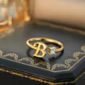 Buchstabe B / Gold
