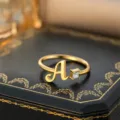 Buchstabe A / Gold