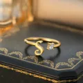 Buchstabe S / Gold