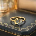 Buchstabe C / Gold