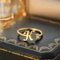 Buchstabe K / Gold