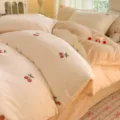 Little cherry-milk white coffee