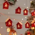 Red Reindeer Wooden House (Warm Light) / USB 1.5m 10 Lights Steady On