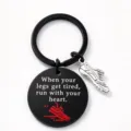 Schwarzer Inspirierender Laufschuh Rundes Etikett Stil (run with your heart)