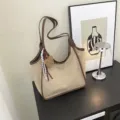 con portachiavi / Kaki