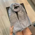 Grijs