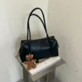 Bolso negro de piel sintética con forma de cojín, asas dobles, cierre de cremallera y oso marrón - 34*12*18 / Sin colgante / Negro PU