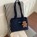 Bolso tote de tela azul marino, con asas largas, cierre de cremallera y colgante de osito de peluche - Estilo Sin Colgante / 36cmx15cmx25cm / Azul