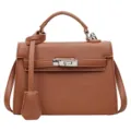 Borsa marrone in similpelle martellata, con manico, tracolla, chiusura argentata e ciondolo - Marrone