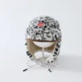 Chapka d’hiver pour enfant en fausse fourrure blanche à taches léopard noires et oreillettes chaudes - 50-54cm / Imprimé Lettres Léopard Blanc (BACKNOW)