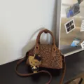 Leopard-print Boston handbag with brown leather trim, top handles, shoulder strap and plush charm - With Pendant / Leopard Brown