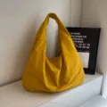 Große gelbe Nylon-Shoppertasche mit Knitteroptik, Reißverschluss und Schulterriemen für den Alltag - Gelb