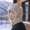 Gorro de invierno caqui con máscara facial integrada, orejeras cálidas y borde de pelo gris - Caqui