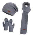 Ensemble d’hiver gris en maille avec bonnet ample, longue écharpe et gants tactiles aux bouts clairs - Ensemble trois pièces / Gris